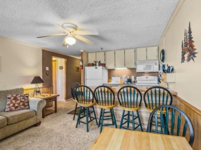 ML169 First Floor No Steps End Unit WiFi EZ Parking